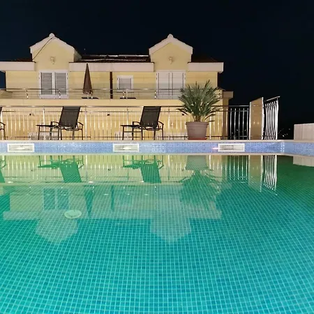 Moonlight - One Bedroom With Sea View Terrace And Balcony Mia